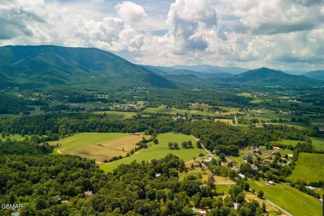 2491 Black Bear Ridge Way, Sevierville, TN 37862