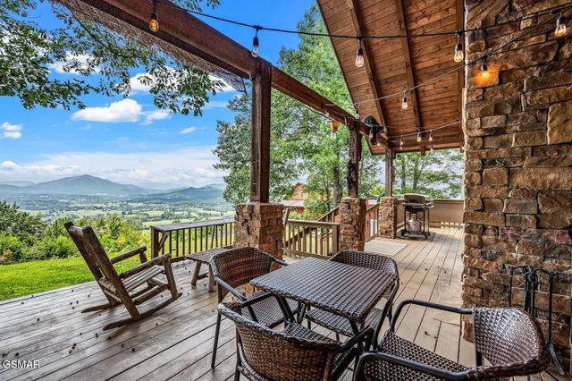 2491 Black Bear Ridge Way, Sevierville, TN 37862