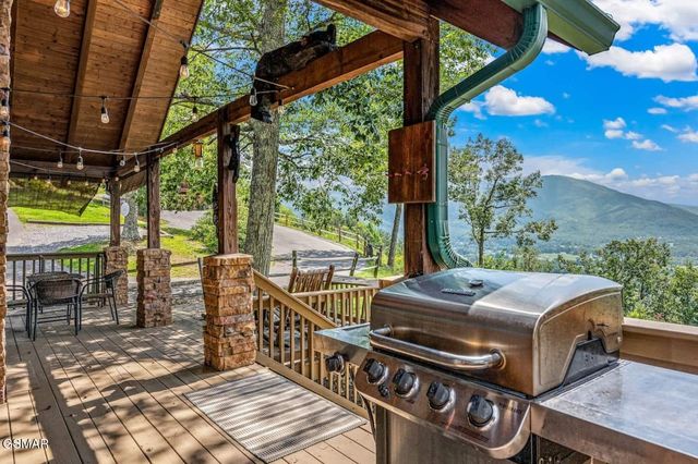 2491 Black Bear Ridge Way, Sevierville, TN 37862