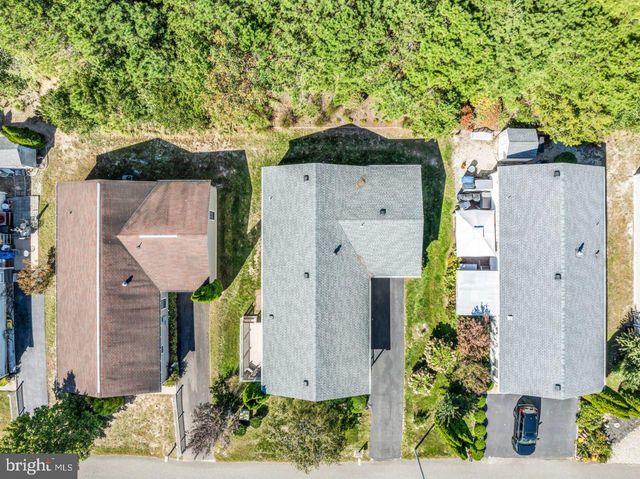 91 OAK RIDGE LN, Manahawkin, NJ 08050