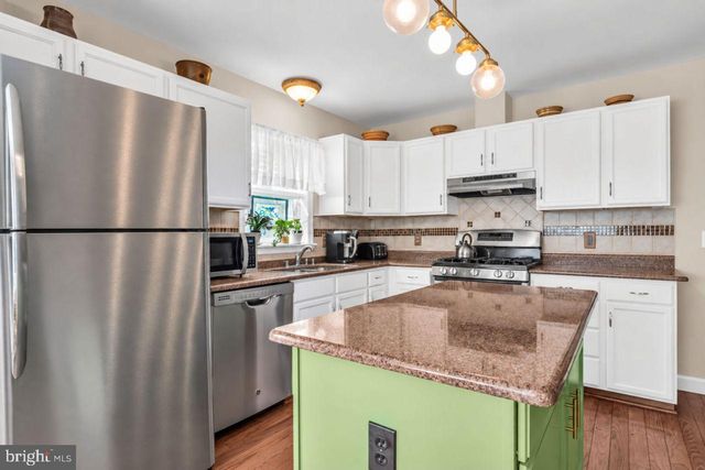 91 OAK RIDGE LN, Manahawkin, NJ 08050