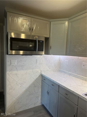25735 Lorain Road 304, North Olmsted, OH 44070