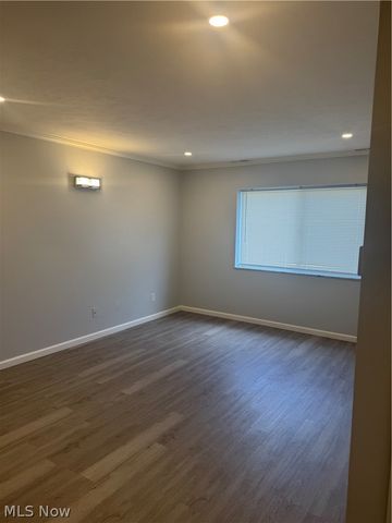 25735 Lorain Road 304, North Olmsted, OH 44070