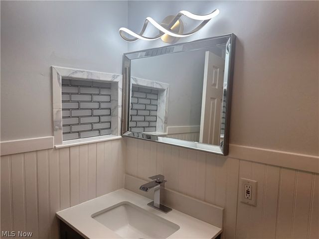 25735 Lorain Road 304, North Olmsted, OH 44070