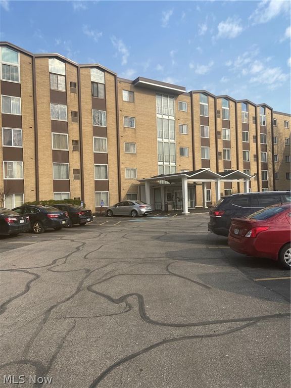 25735 Lorain Road 304, North Olmsted, OH 44070