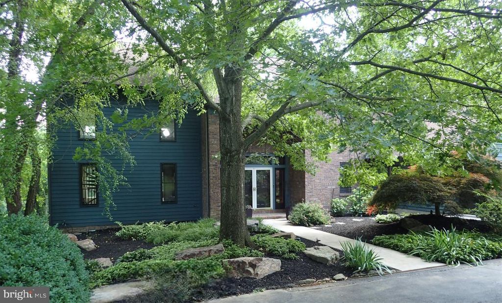 4065 DEERHILL DR, Hellam, PA 17406