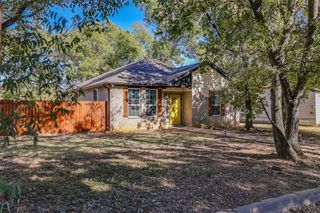 1012 N Robinson Street, Cleburne, TX 76031