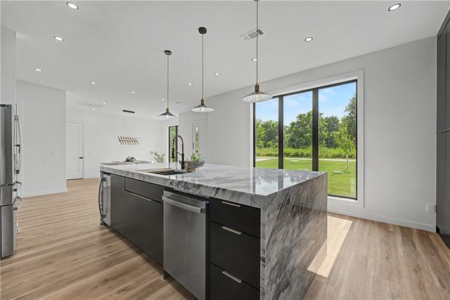 1 Taransay Drive, Bella Vista, AR 72715