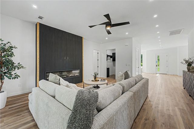 1 Taransay Drive, Bella Vista, AR 72715
