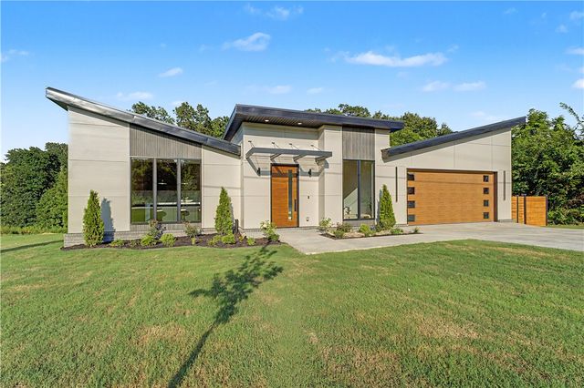 1 Taransay Drive, Bella Vista, AR 72715