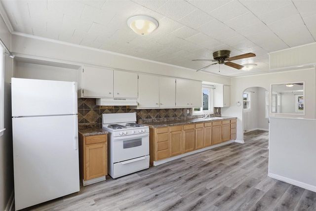 400 DAKOTA STREET, Oshkosh, WI 54902