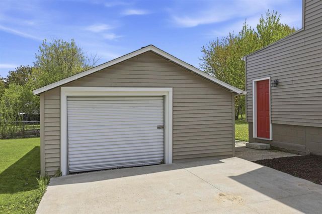400 DAKOTA STREET, Oshkosh, WI 54902