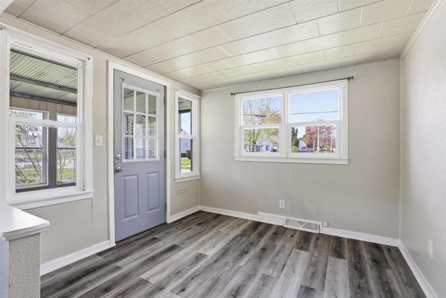 400 DAKOTA STREET, Oshkosh, WI 54902