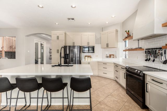 18811 W COLLEGE Drive, Litchfield Park, AZ 85340