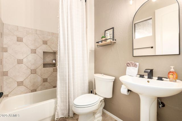 18811 W COLLEGE Drive, Litchfield Park, AZ 85340