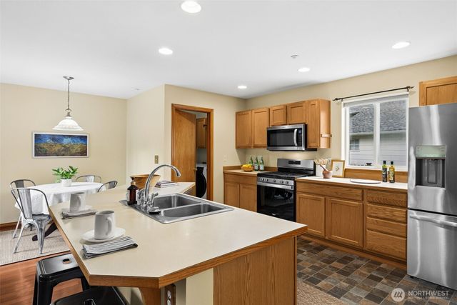 2245 McDonald Avenue, Dupont, WA 98327