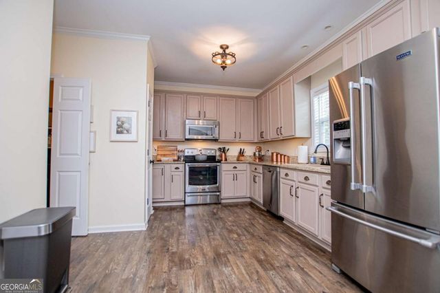 105 Meadow Side Court, Carrollton, GA 30116