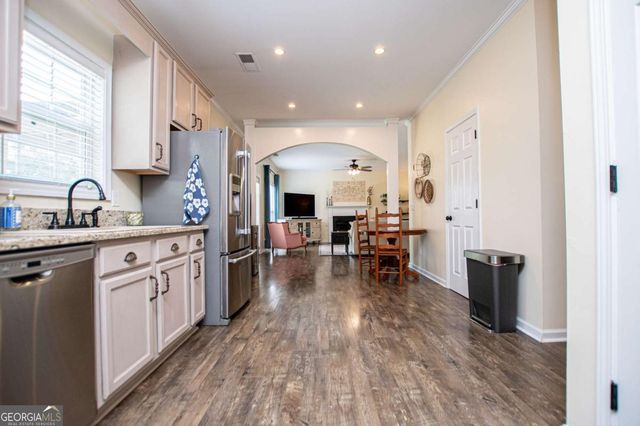 105 Meadow Side Court, Carrollton, GA 30116