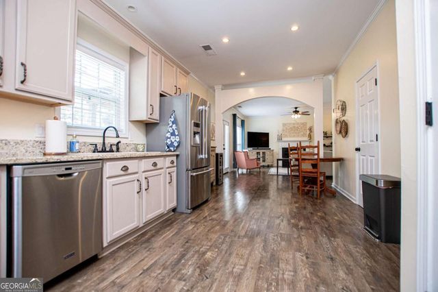 105 Meadow Side Court, Carrollton, GA 30116