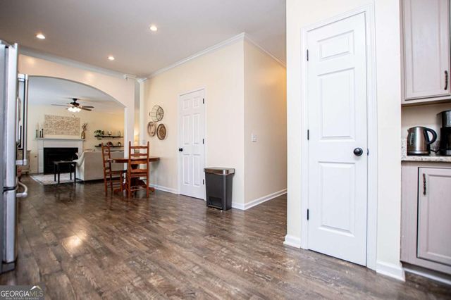 105 Meadow Side Court, Carrollton, GA 30116