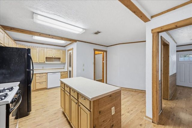 2003 Gary Avenue, Nederland, TX 77627