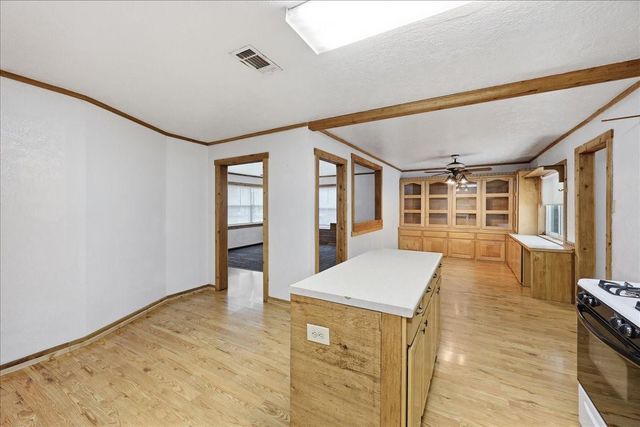 2003 Gary Avenue, Nederland, TX 77627