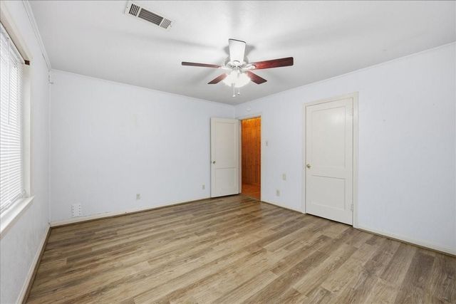 2003 Gary Avenue, Nederland, TX 77627