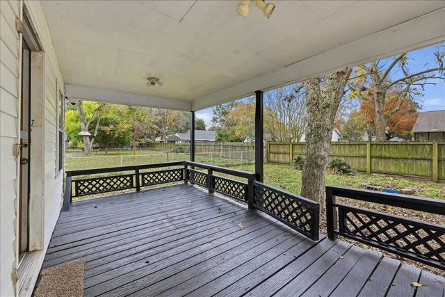 2003 Gary Avenue, Nederland, TX 77627