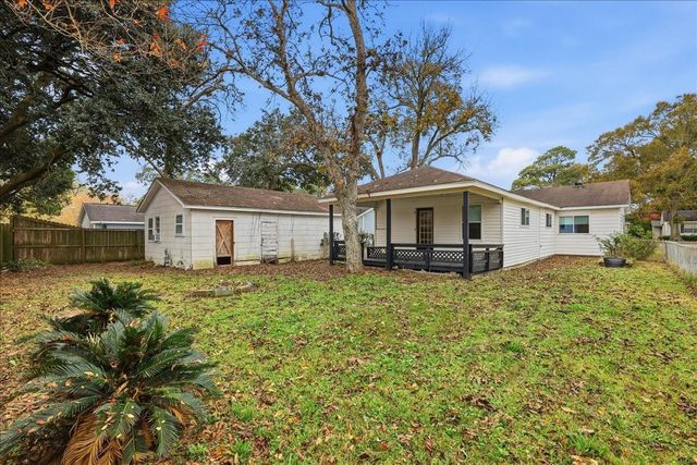 2003 Gary Avenue, Nederland, TX 77627