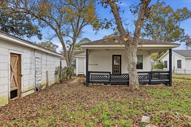 2003 Gary Avenue, Nederland, TX 77627