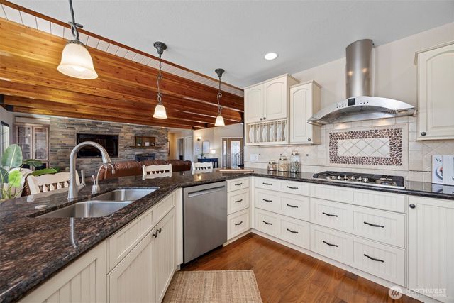 4121 Saltspring Drive, Ferndale, WA 98248