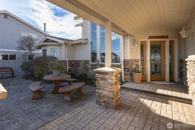 4121 Saltspring Drive, Ferndale, WA 98248