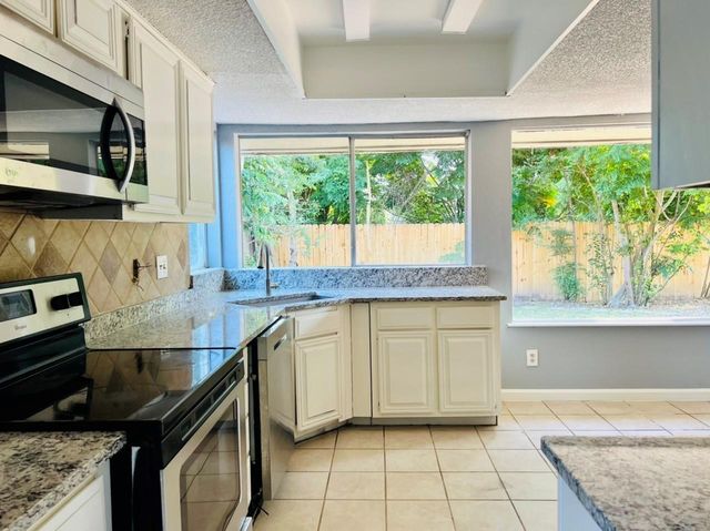 7627 Candlegreen Lane, Houston, TX 77071