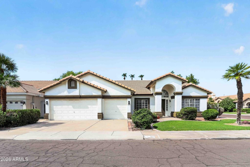1220 N CAYMAN Drive, Gilbert, AZ 85234