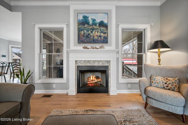 7712 Niemann Dr, Louisville, KY 40291