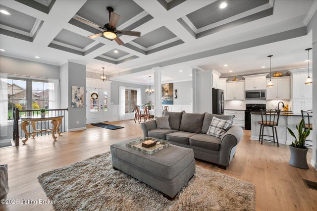 7712 Niemann Dr, Louisville, KY 40291