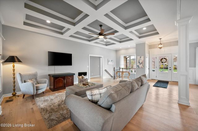 7712 Niemann Dr, Louisville, KY 40291