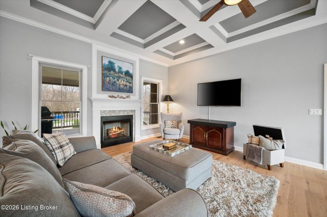 7712 Niemann Dr, Louisville, KY 40291