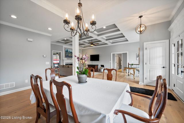 7712 Niemann Dr, Louisville, KY 40291