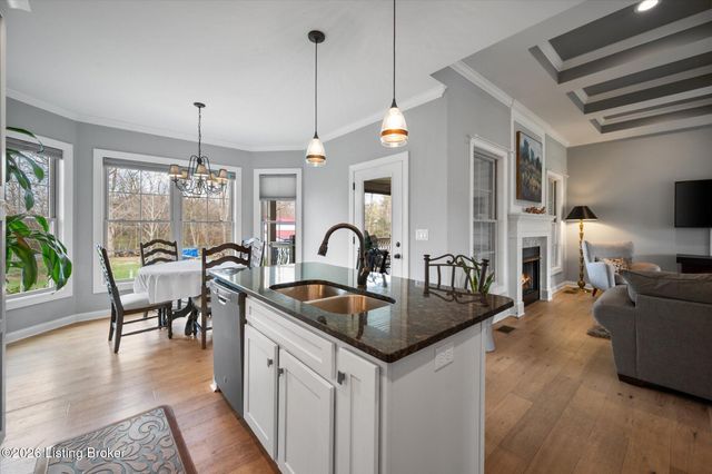 7712 Niemann Dr, Louisville, KY 40291