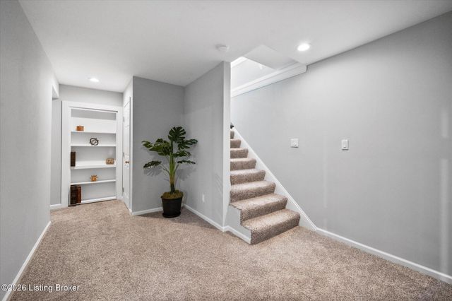 7712 Niemann Dr, Louisville, KY 40291