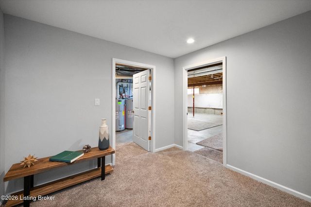 7712 Niemann Dr, Louisville, KY 40291