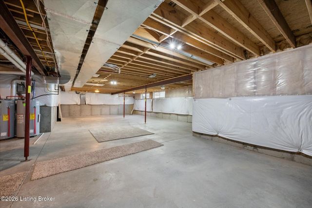 7712 Niemann Dr, Louisville, KY 40291