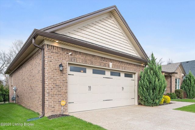 7712 Niemann Dr, Louisville, KY 40291