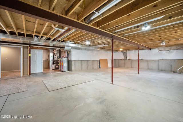 7712 Niemann Dr, Louisville, KY 40291