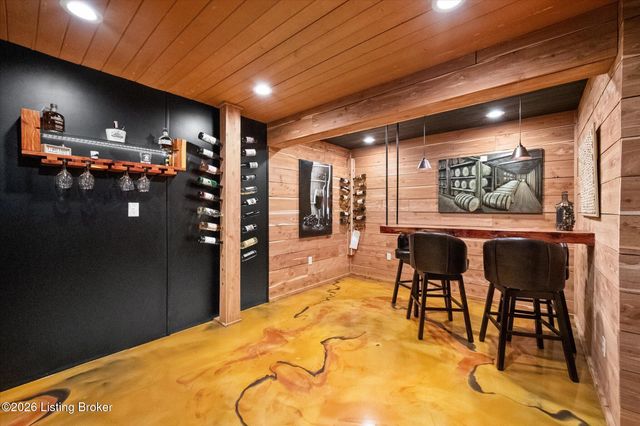 7712 Niemann Dr, Louisville, KY 40291