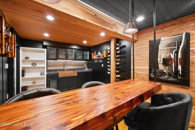 7712 Niemann Dr, Louisville, KY 40291