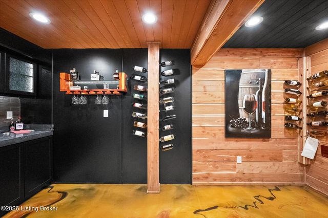 7712 Niemann Dr, Louisville, KY 40291