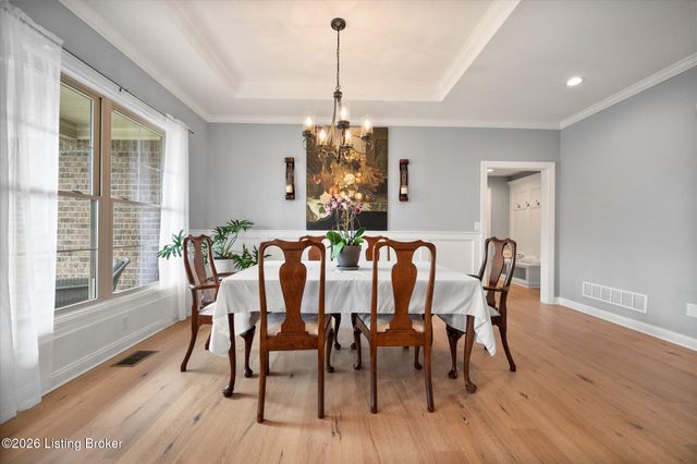 7712 Niemann Dr, Louisville, KY 40291