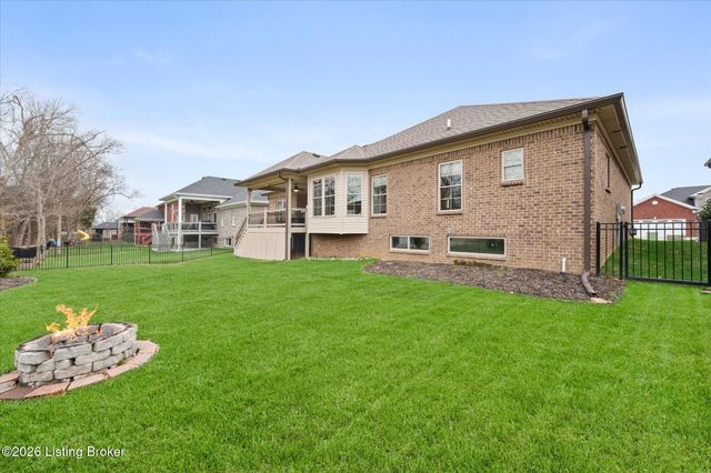 7712 Niemann Dr, Louisville, KY 40291